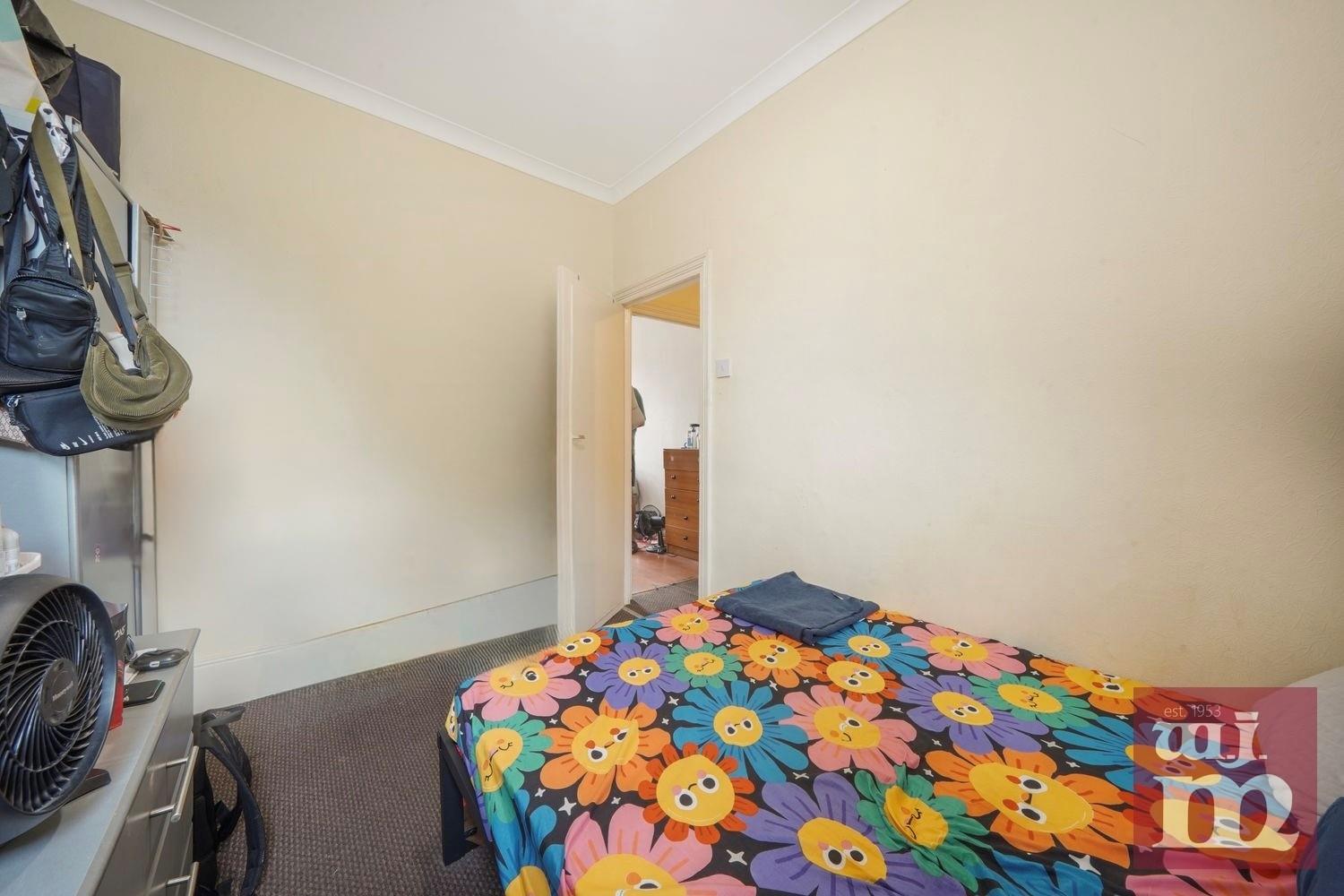 Caistor Park Road, Stratford